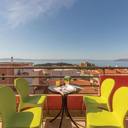 Lovely Apartment In Makarska With Kitchenette Exterior photo