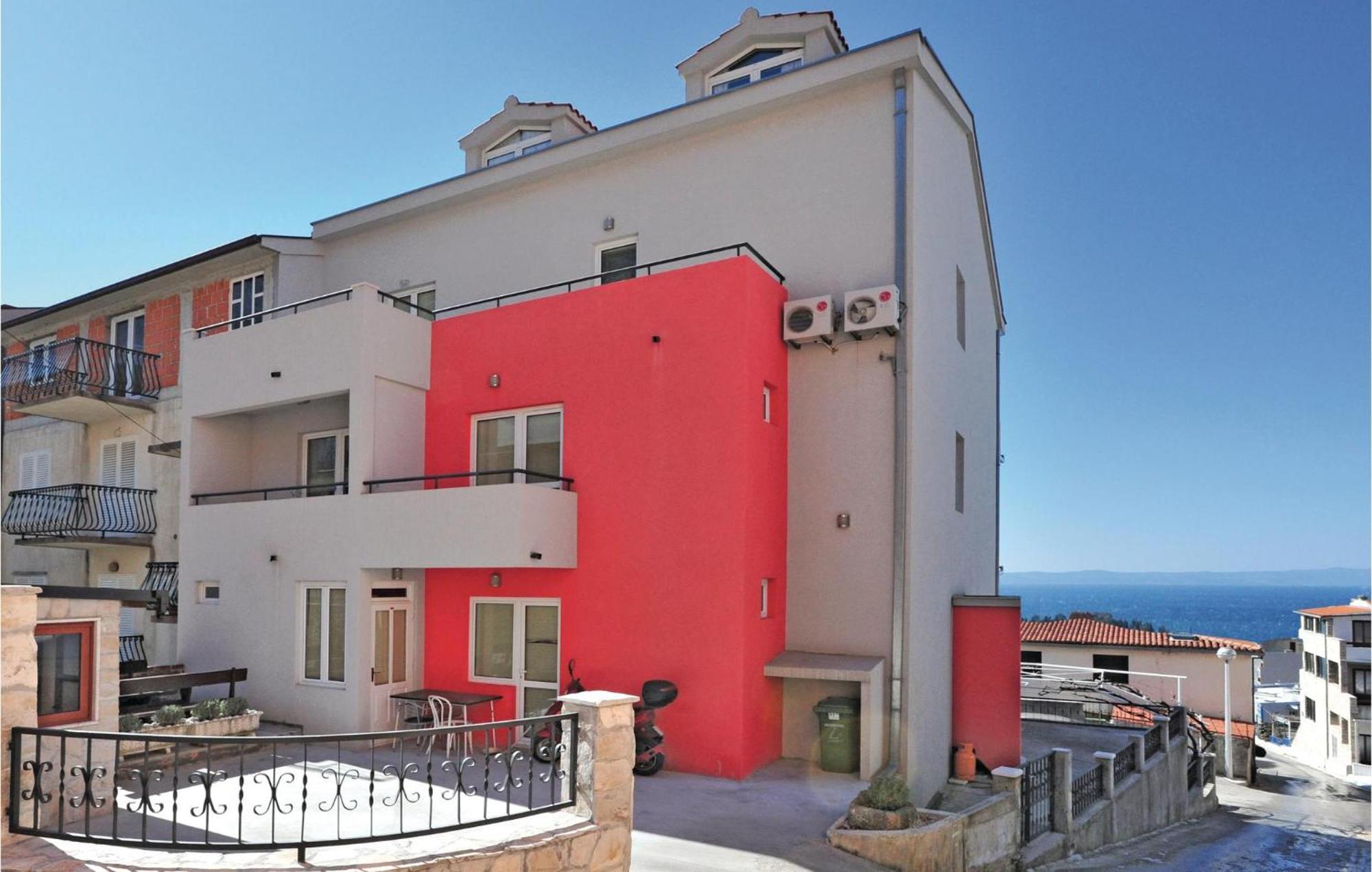Lovely Apartment In Makarska With Kitchenette Exterior photo