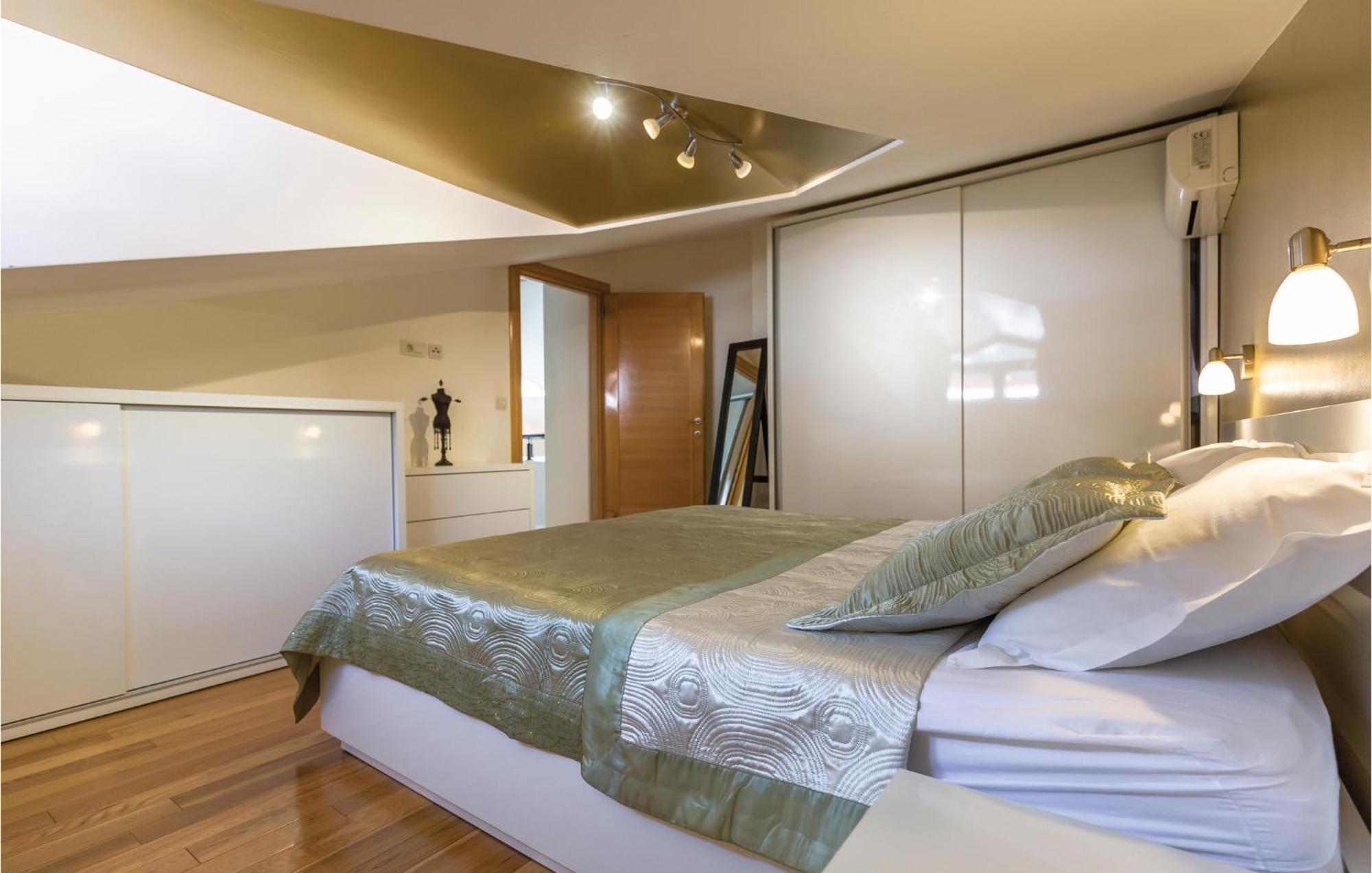 Lovely Apartment In Makarska With Kitchenette Exterior photo