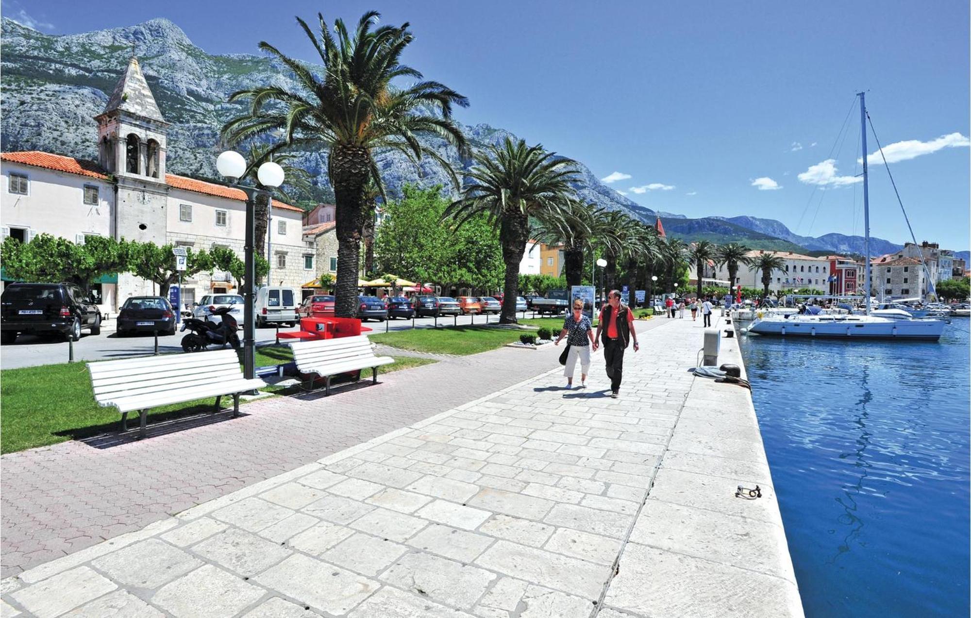 Lovely Apartment In Makarska With Kitchenette Exterior photo