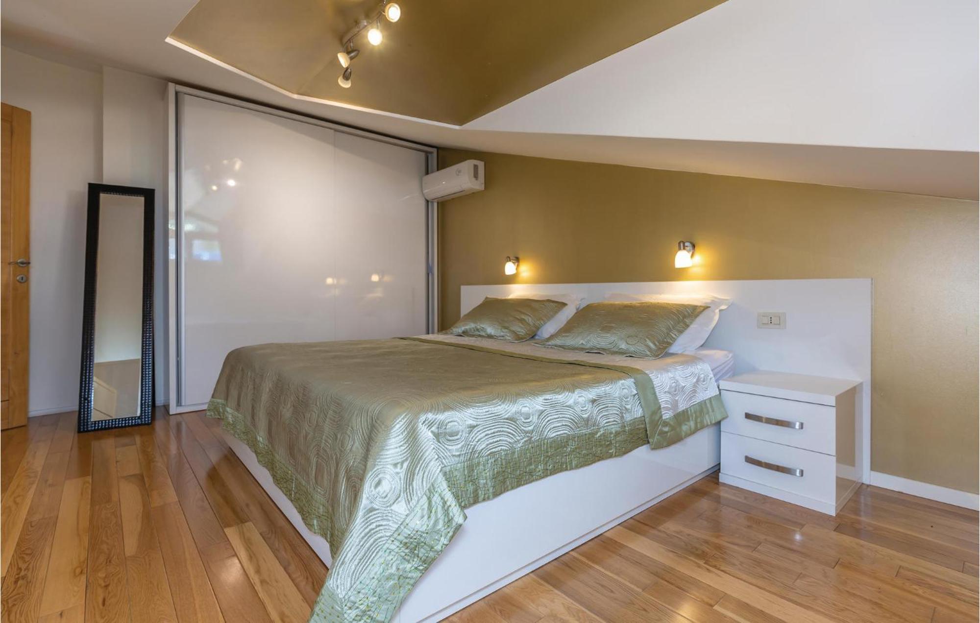 Lovely Apartment In Makarska With Kitchenette Exterior photo