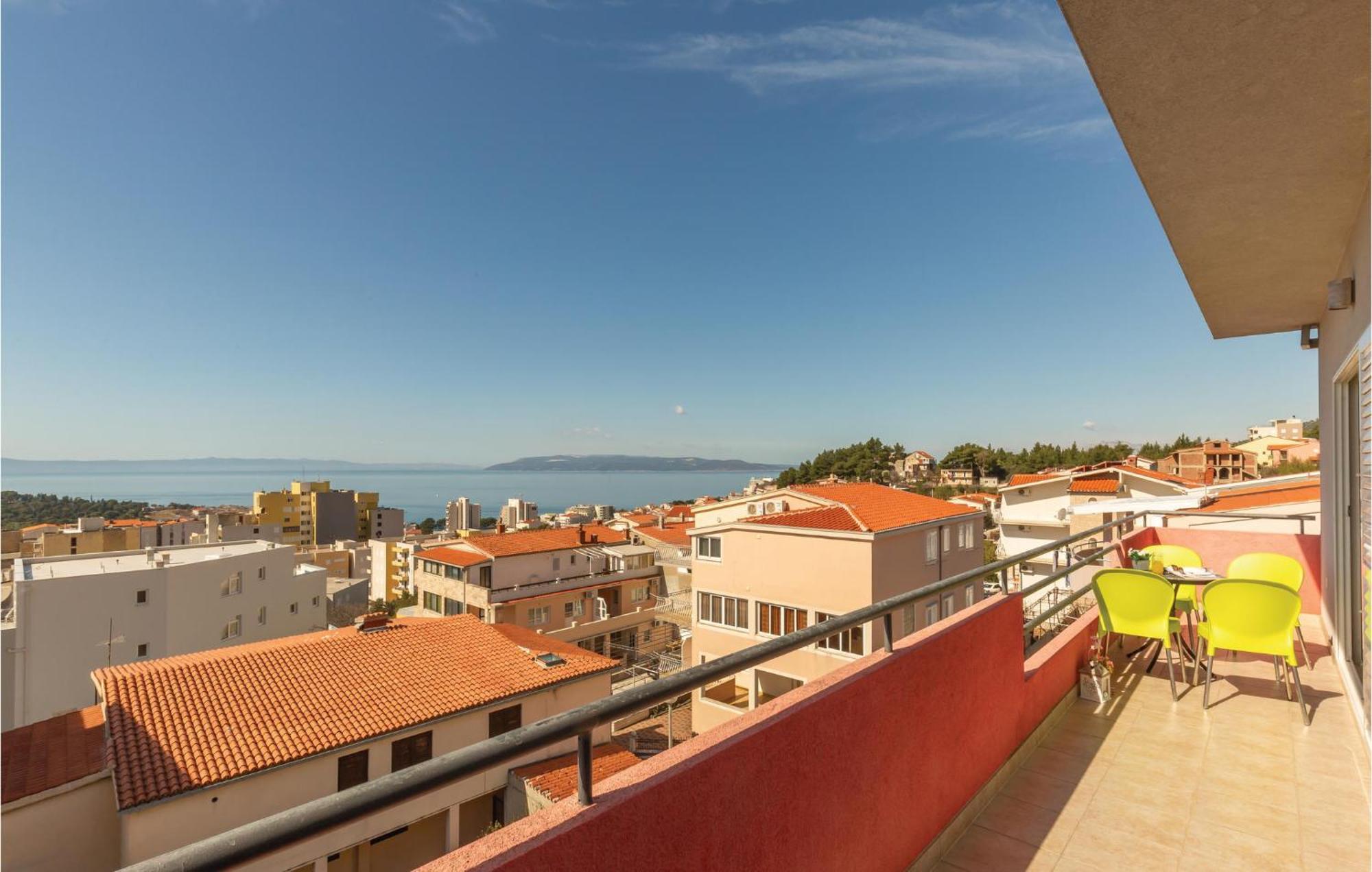Lovely Apartment In Makarska With Kitchenette Exterior photo